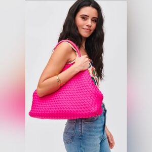 Itchca Woven Neoprene Tote+ Removable Wallet Urban Expressions Magenta NWT$132